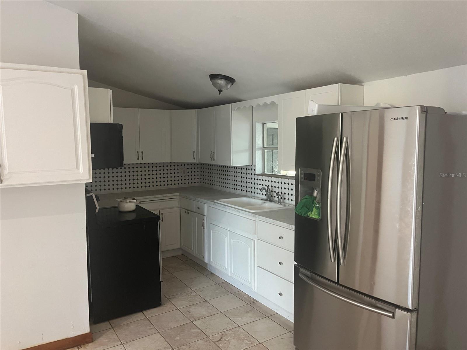 Image 13 of 35 For 142 Winston Avenue