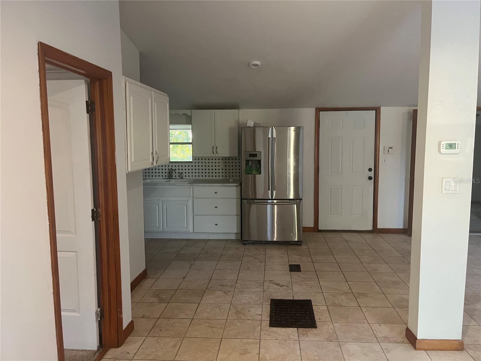 Image 23 of 35 For 142 Winston Avenue