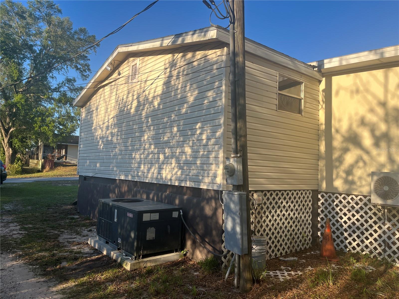 Image 7 of 35 For 142 Winston Avenue