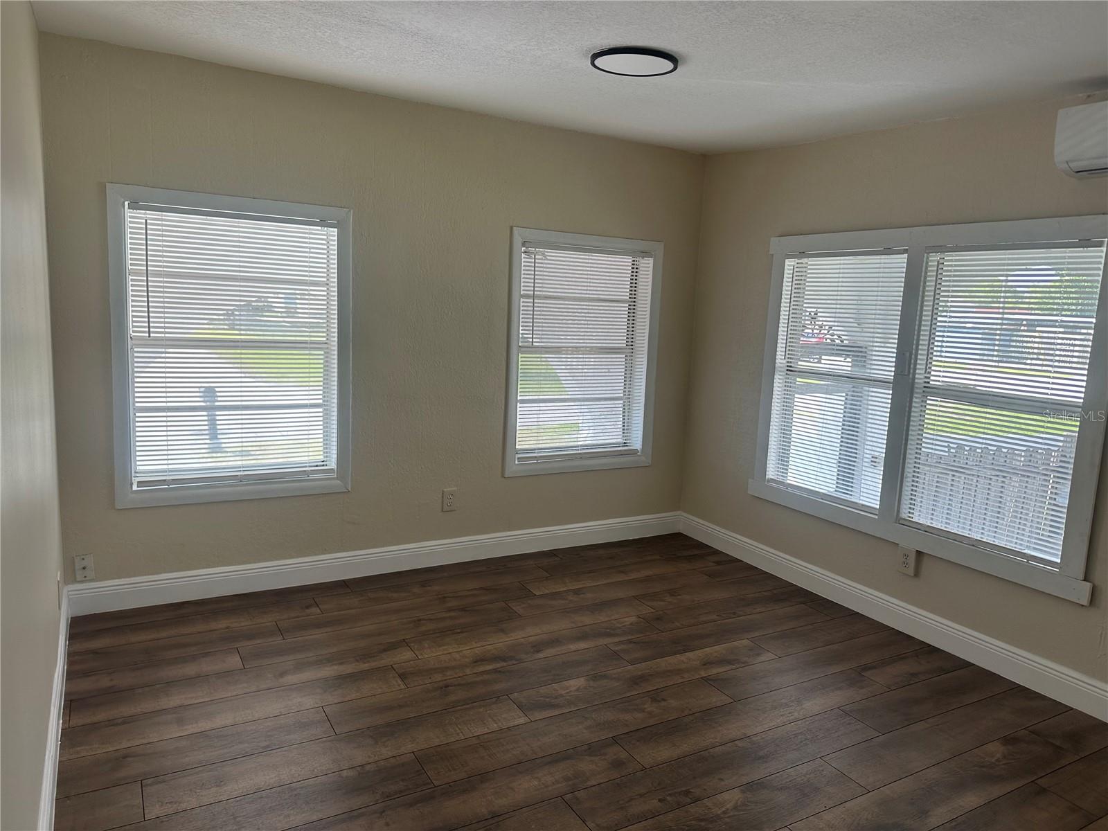 Image 5 of 34 For 1915 Jersey Avenue