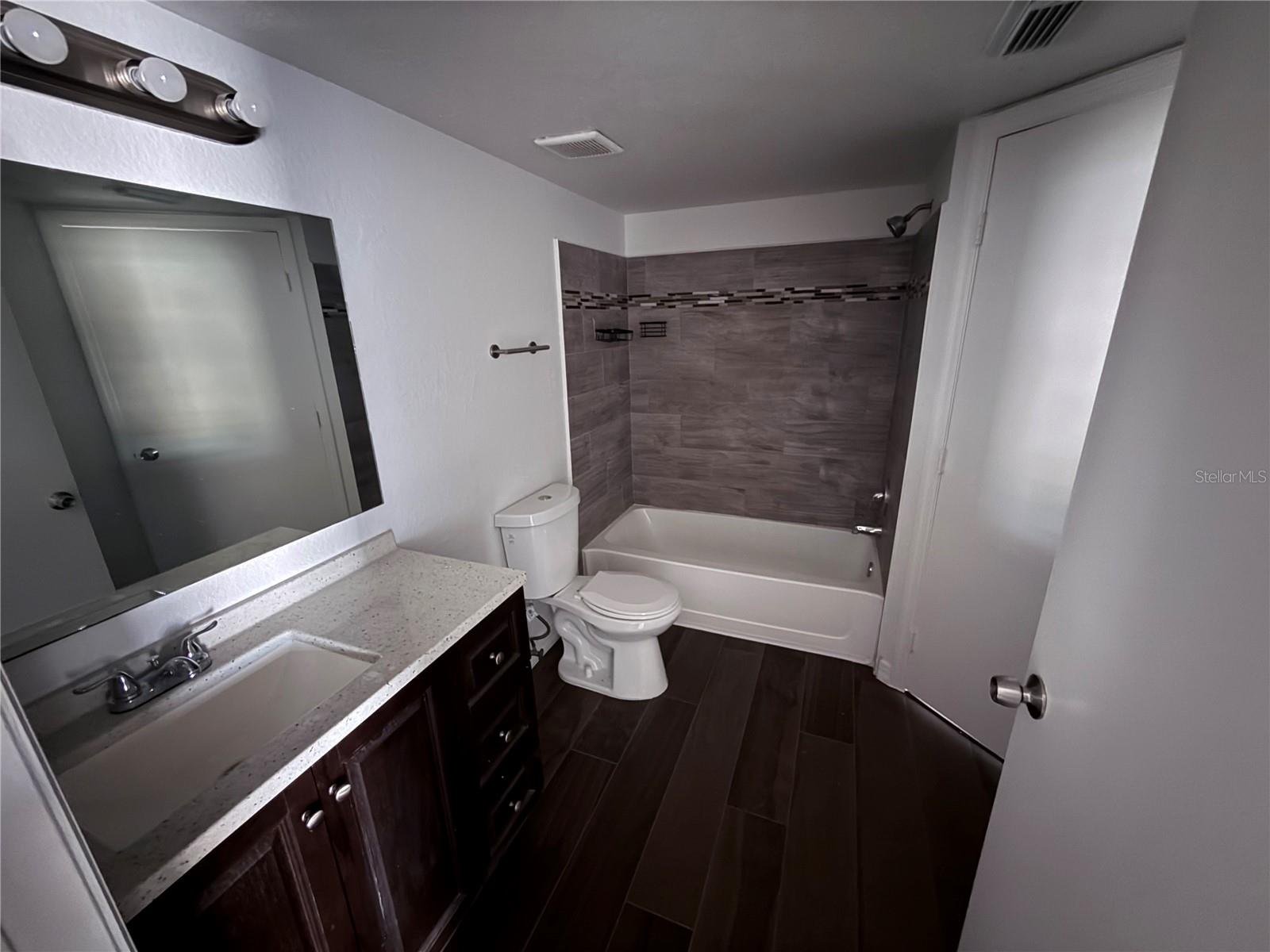 Image 14 of 28 For 4105 Tropical Isle Boulevard 217