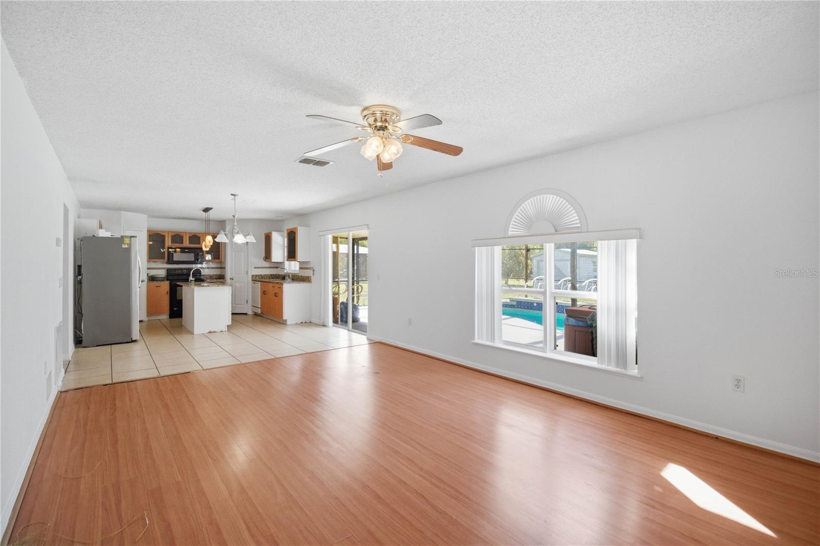 Image 11 of 38 For 206 Taranto Way