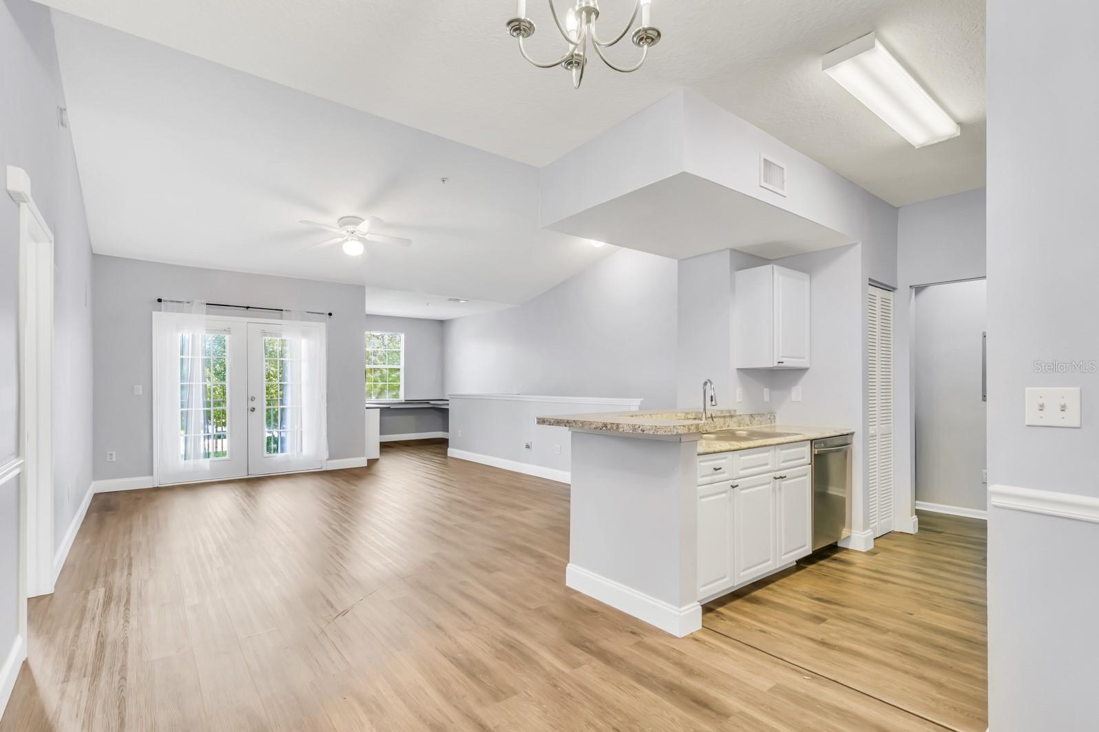 Image 19 of 59 For 14304 Fredricksburg Drive 402