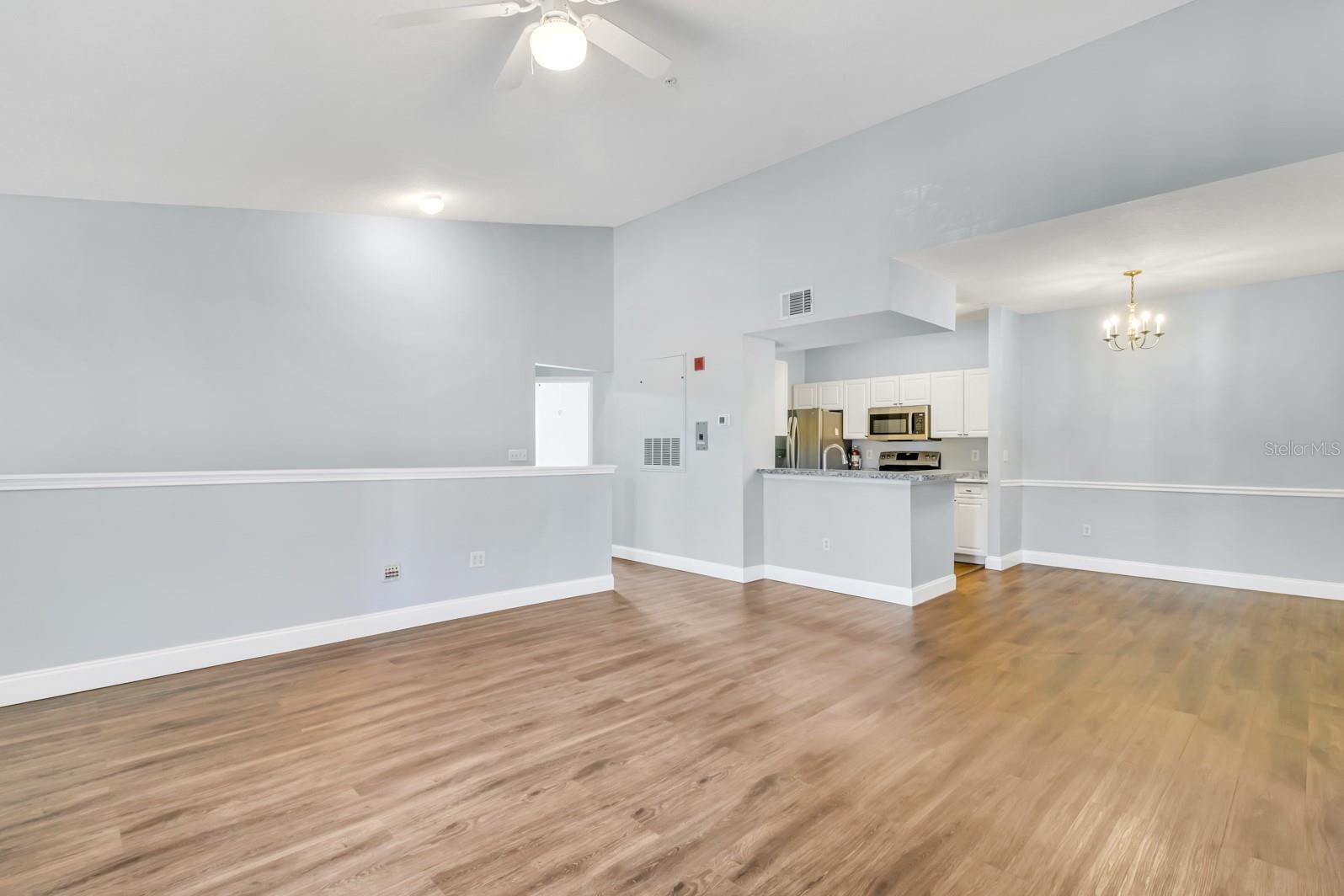 Image 21 of 59 For 14304 Fredricksburg Drive 402