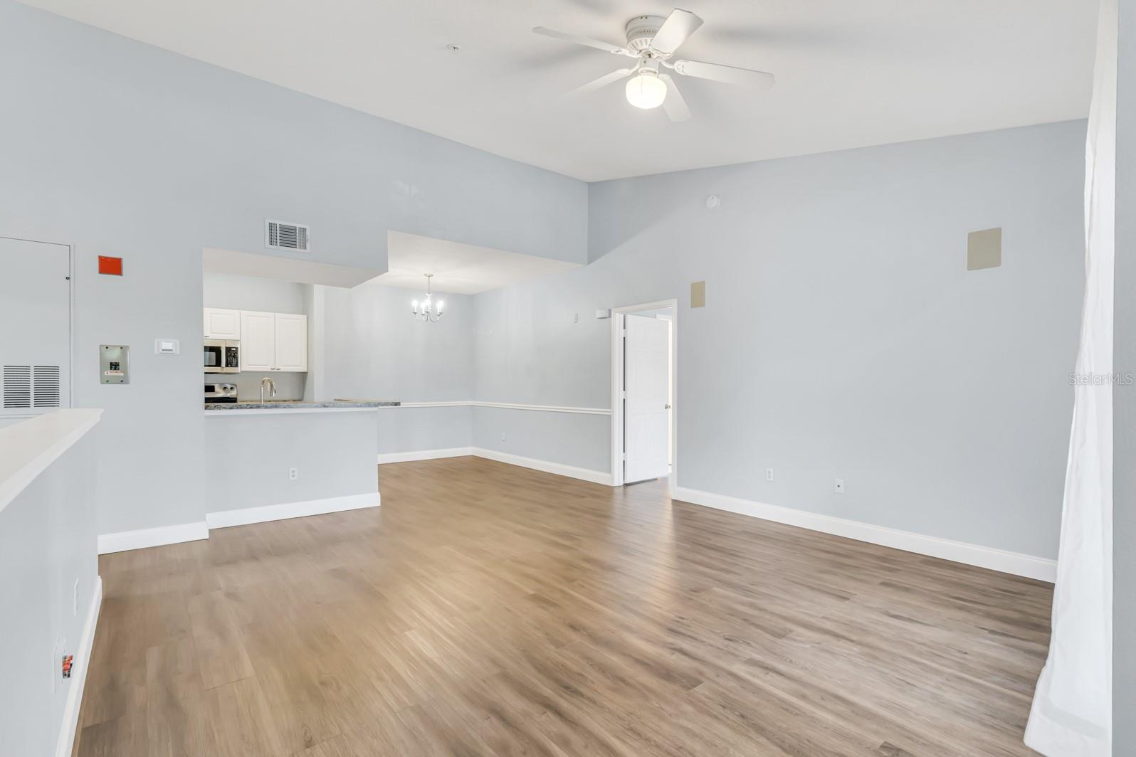 Image 22 of 59 For 14304 Fredricksburg Drive 402