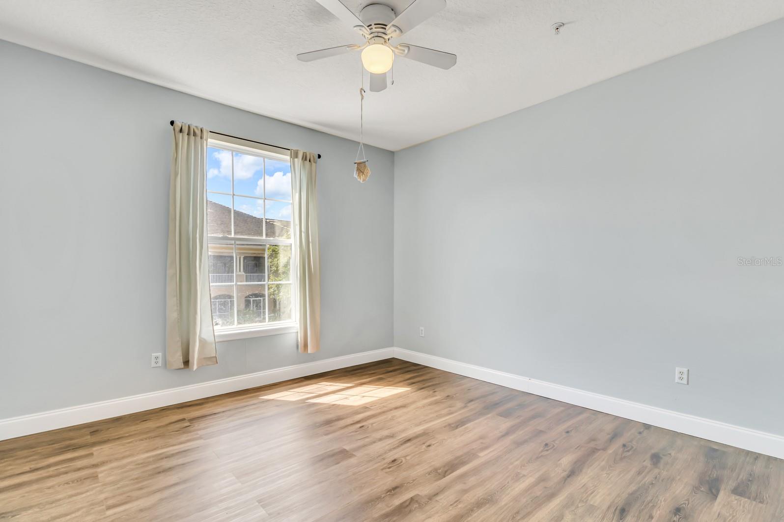 Image 28 of 59 For 14304 Fredricksburg Drive 402