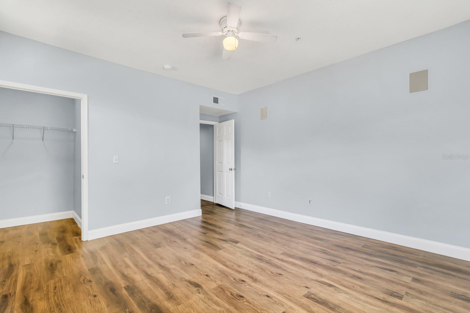 Image 29 of 59 For 14304 Fredricksburg Drive 402