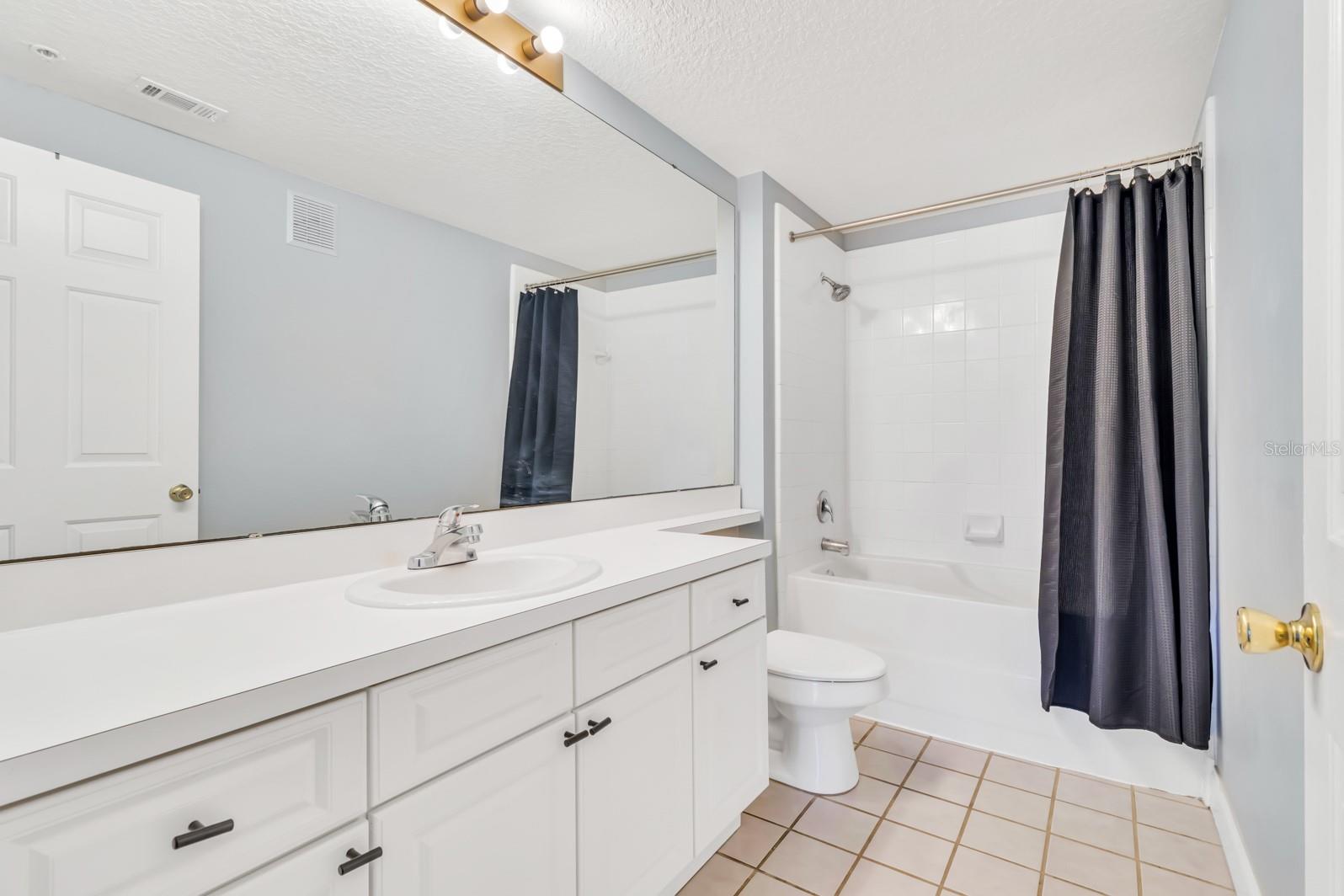 Image 32 of 59 For 14304 Fredricksburg Drive 402