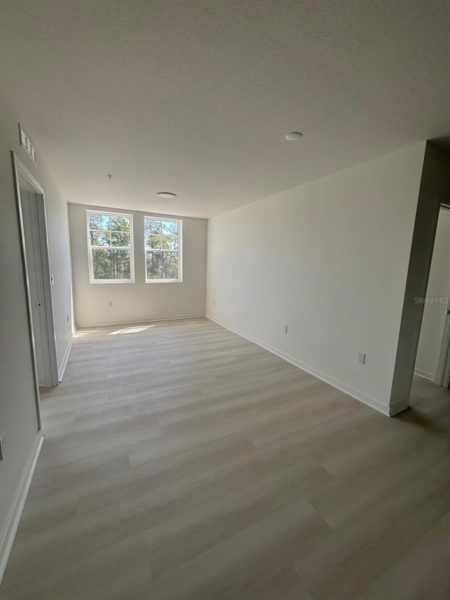 Image 3 of 17 For 5587 Millenia Park Bulevard  508