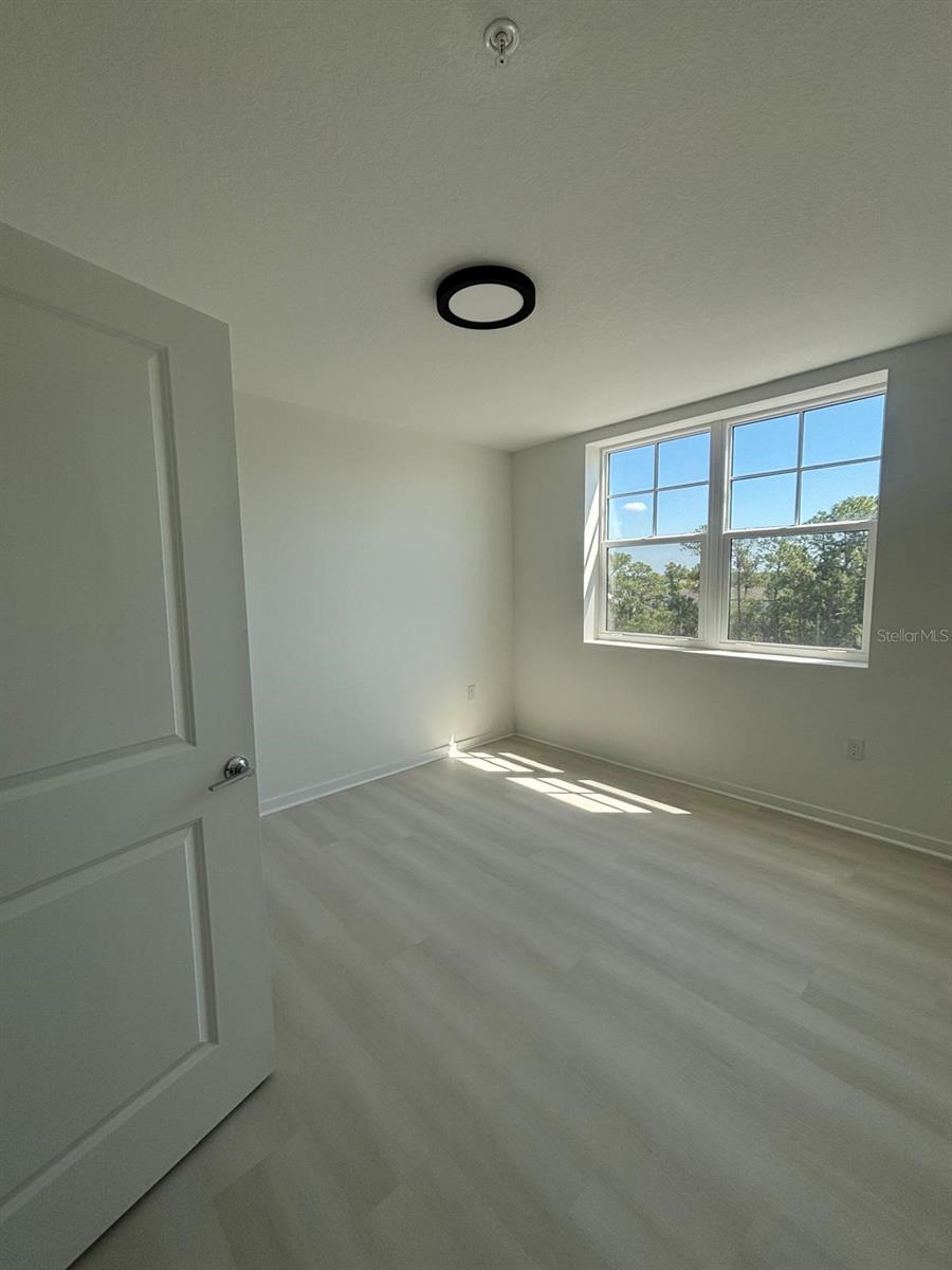 Image 6 of 17 For 5587 Millenia Park Bulevard  508