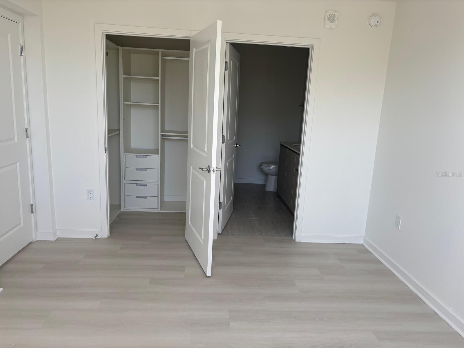 Image 8 of 17 For 5587 Millenia Park Bulevard  508