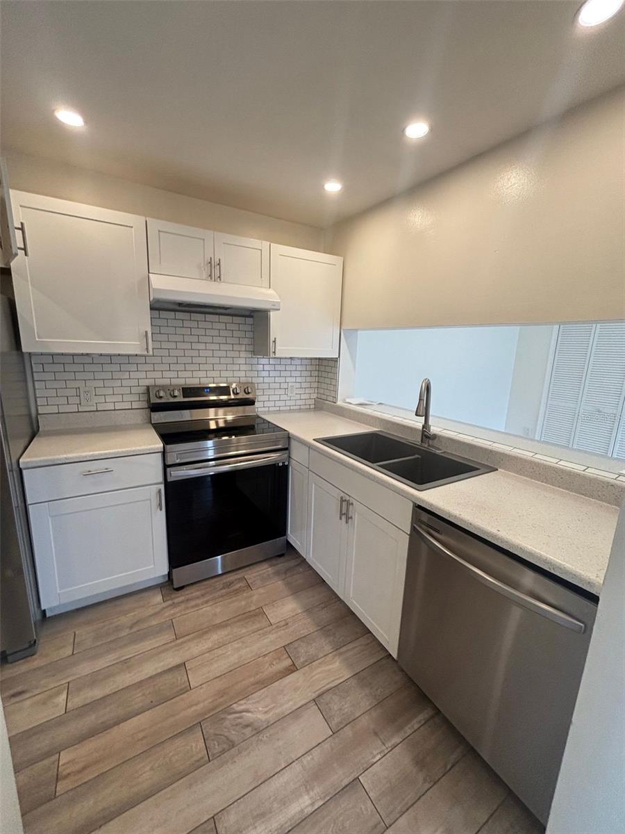 Image 8 of 19 For 5232 Via Hacienda Circle 219