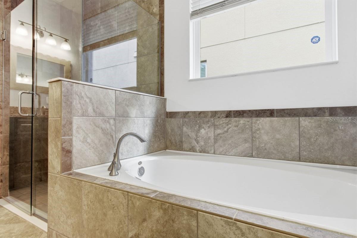 Image 22 of 40 For 2669 Peony Drive