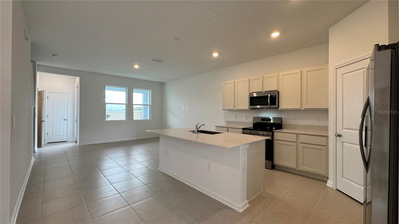 Image 3 of 28 For 325 Sol Vista Drive