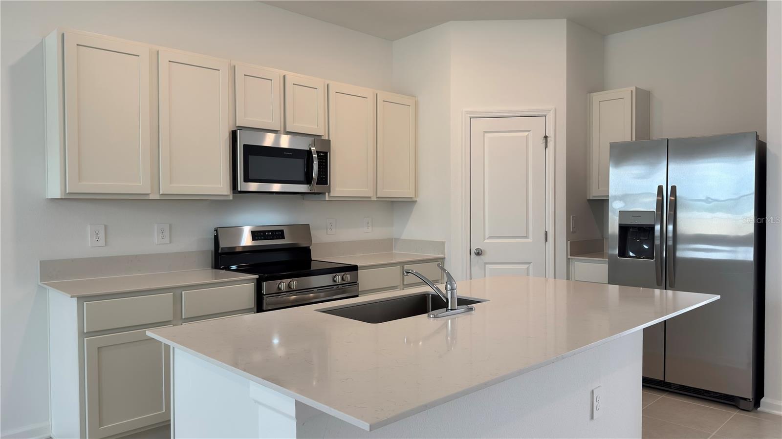 Image 7 of 28 For 325 Sol Vista Drive