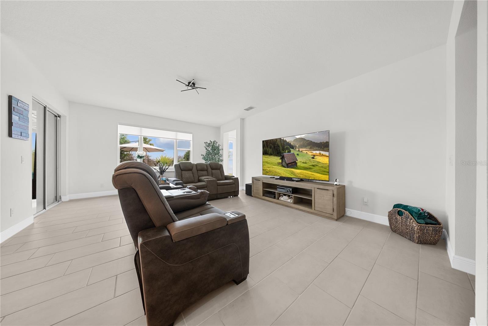 Image 35 of 80 For 14455 Crestavista Ave