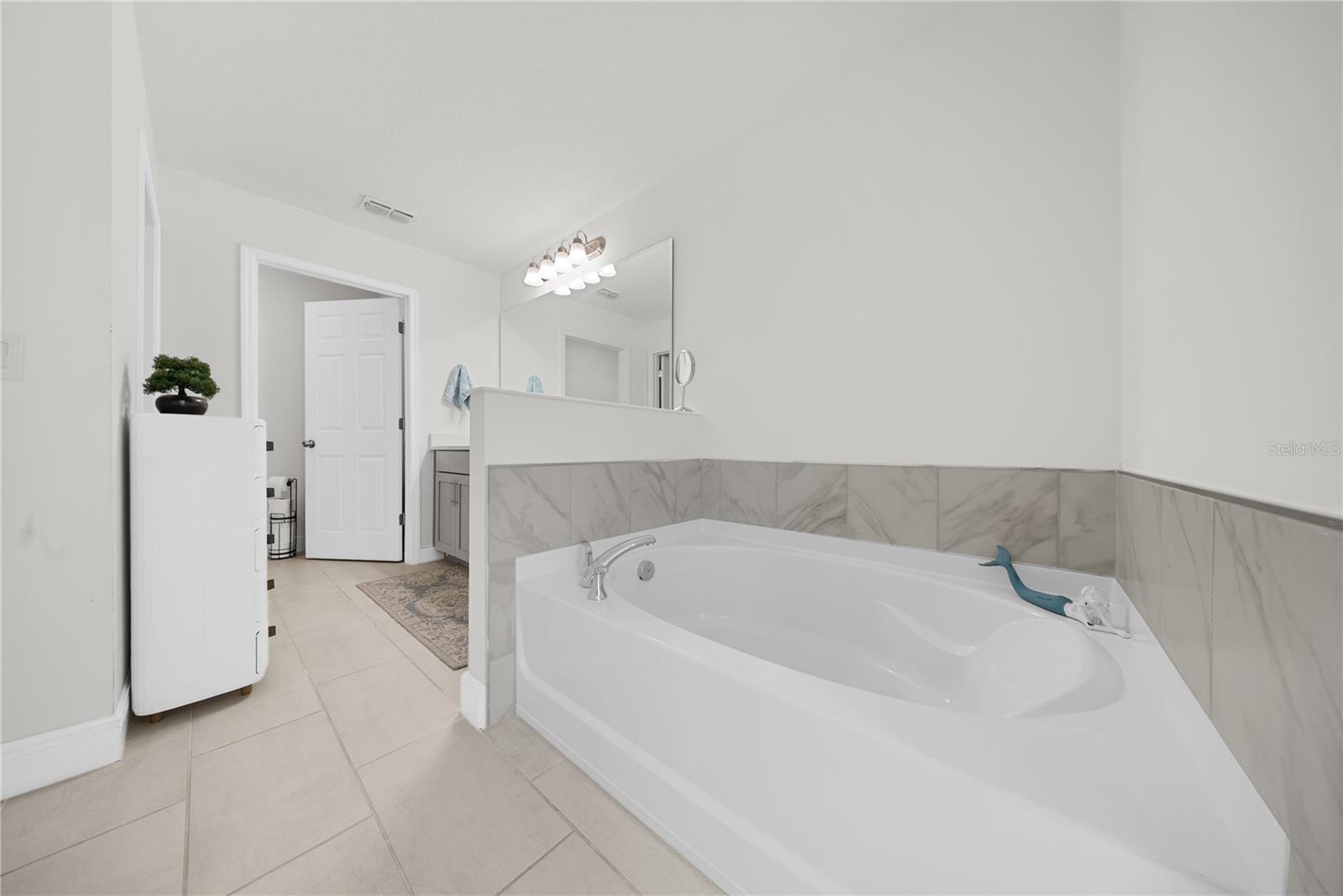 Image 69 of 80 For 14455 Crestavista Ave