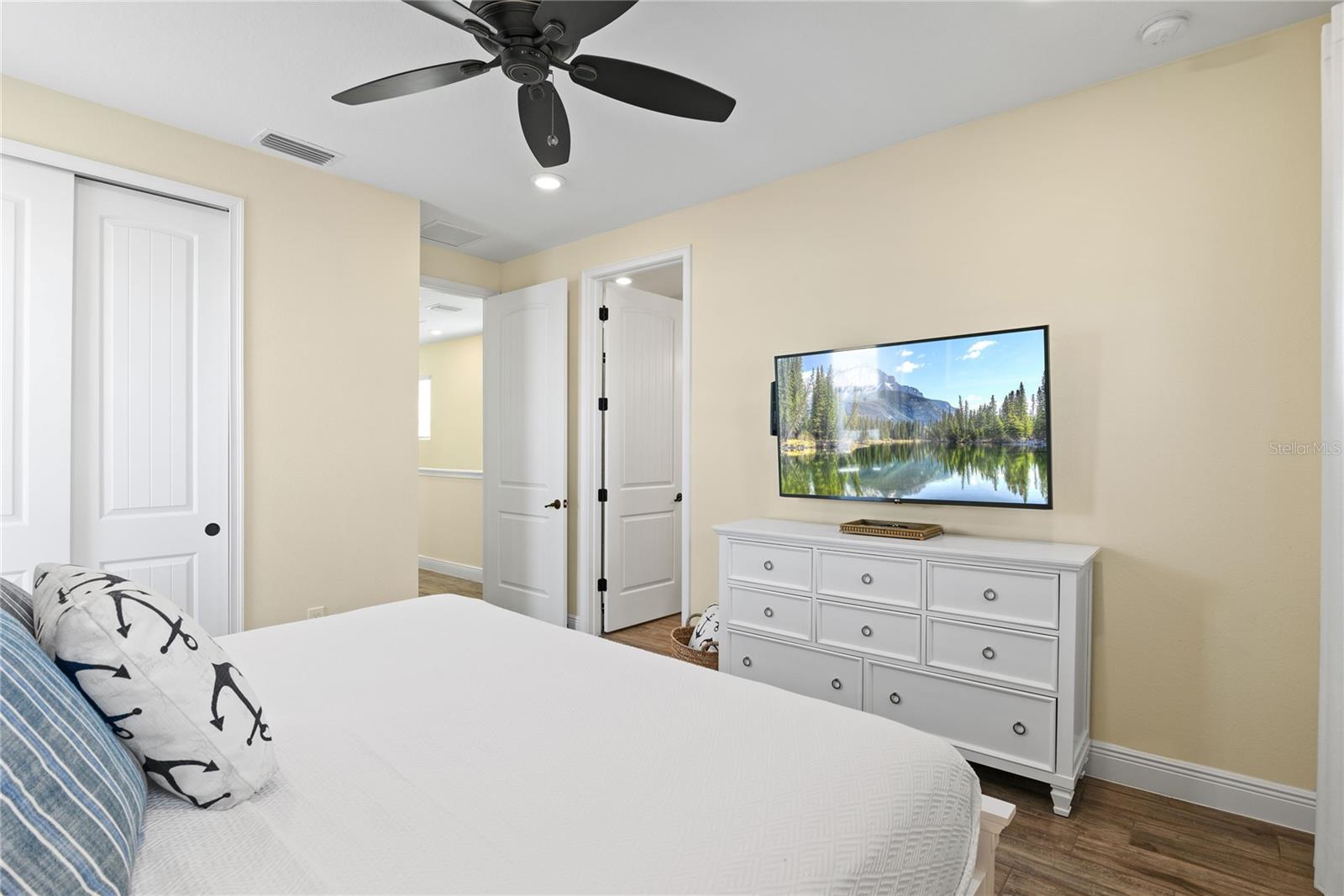 Image 48 of 77 For 8040 Lost Shaker Lane