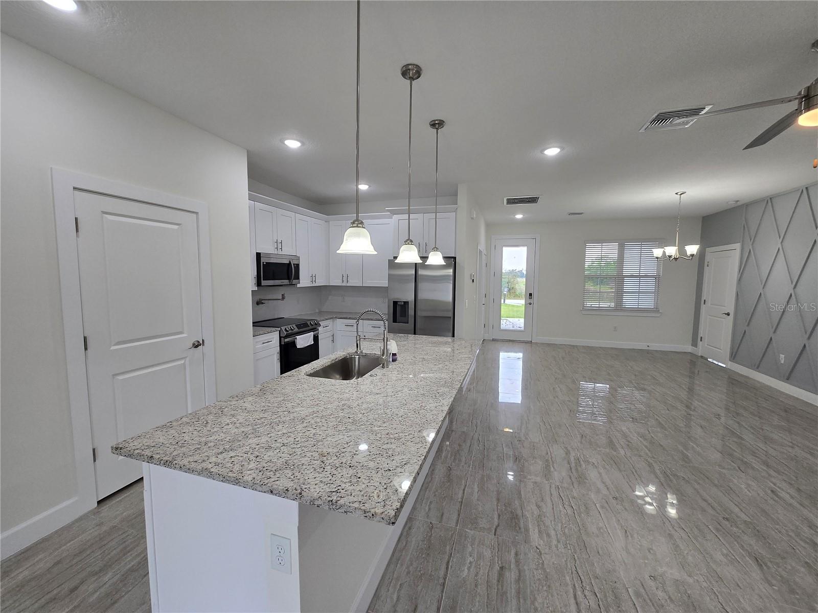 Image 5 of 45 For 890 19th Street