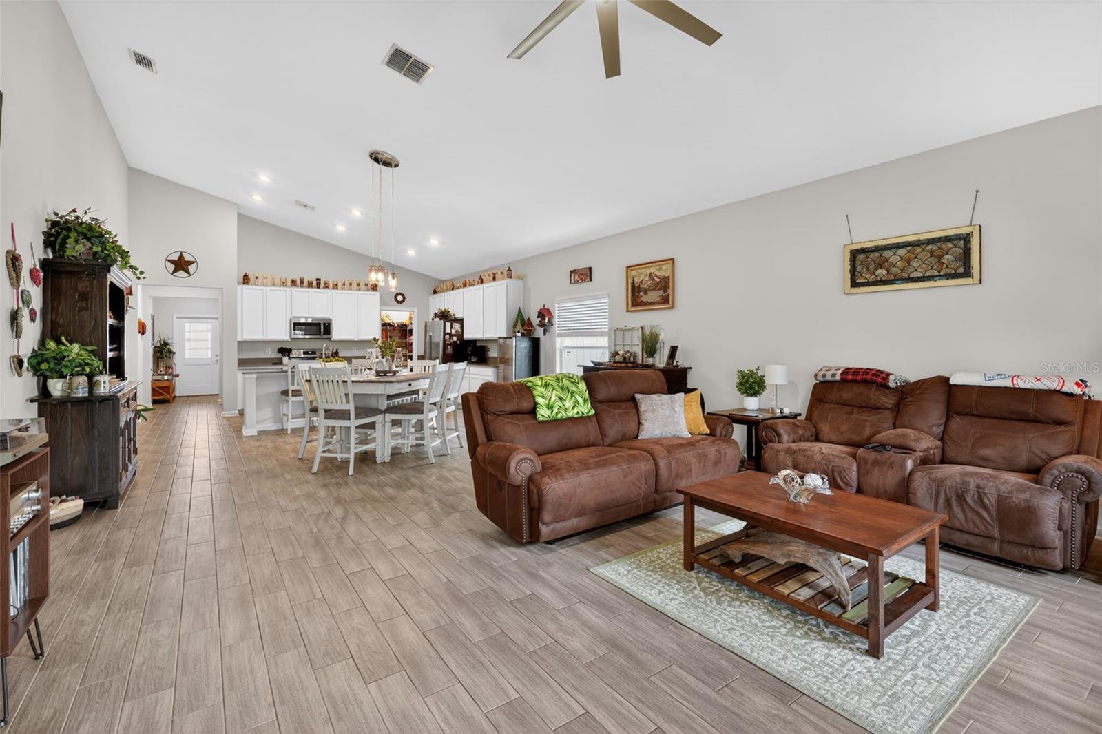 Image 14 of 41 For 4221 Holstein Street