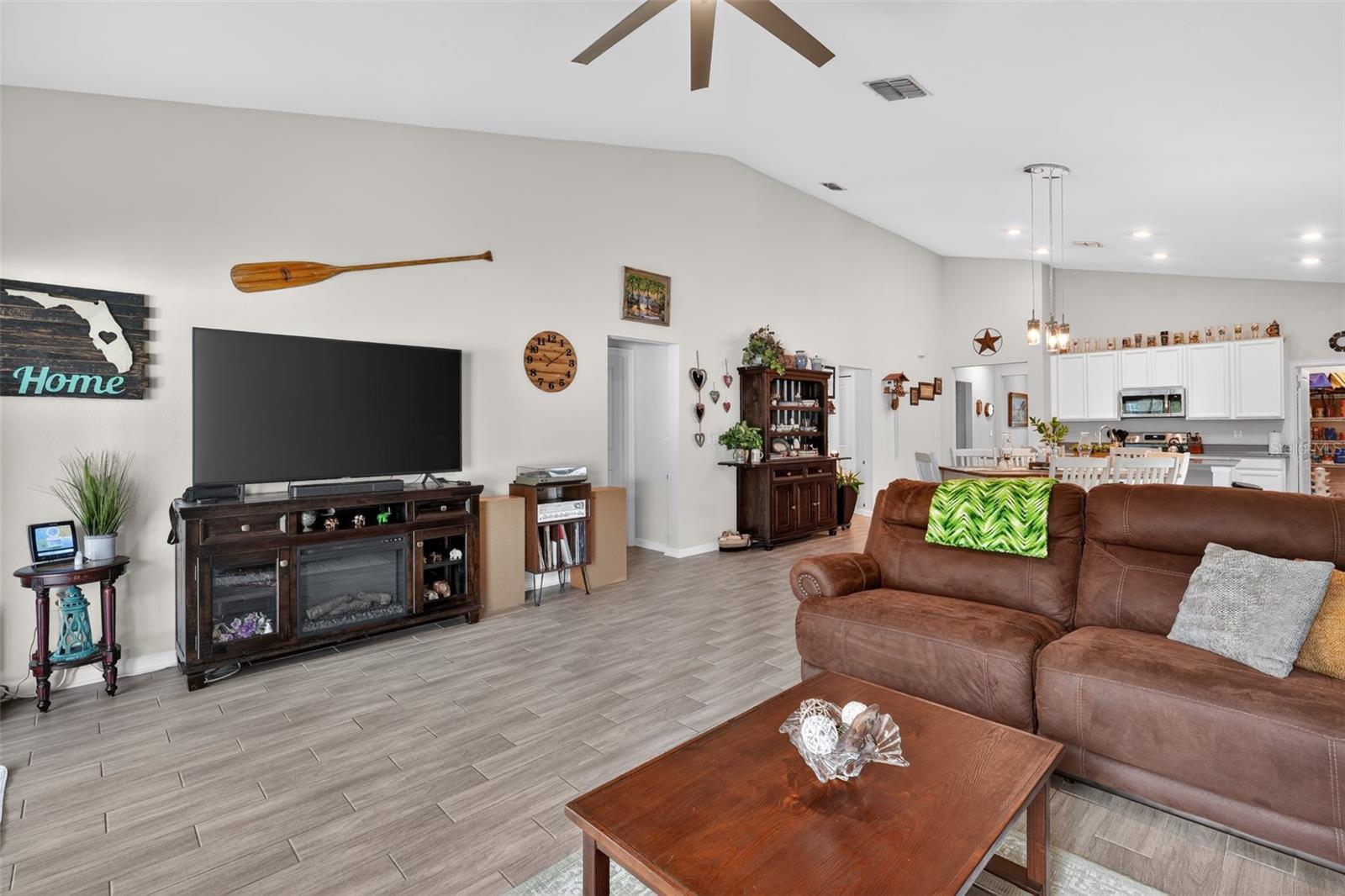 Image 16 of 41 For 4221 Holstein Street