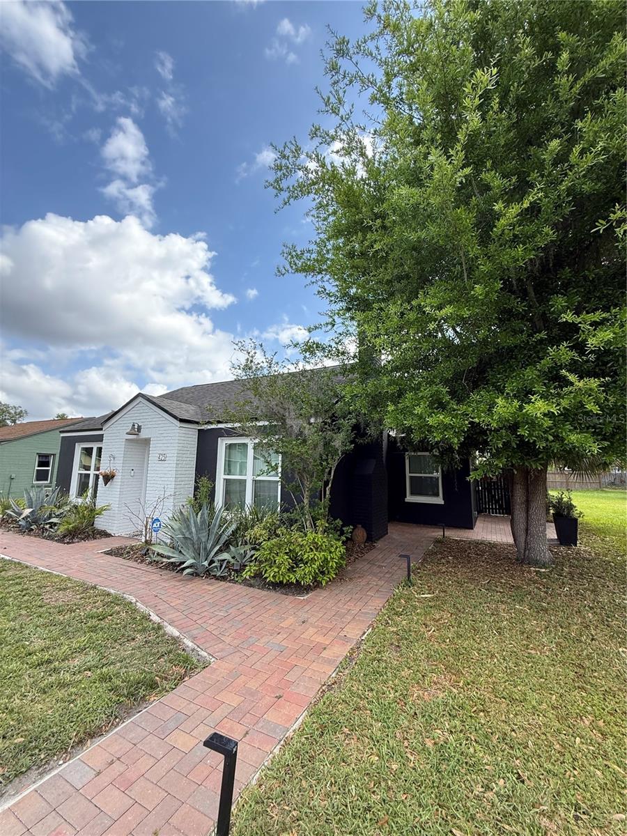 Image 3 of 32 For 425 Massachusetts Avenue