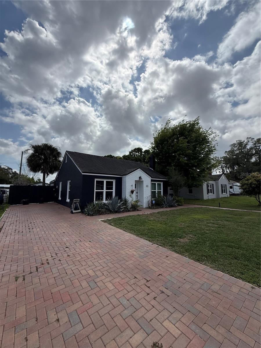 Image 4 of 32 For 425 Massachusetts Avenue