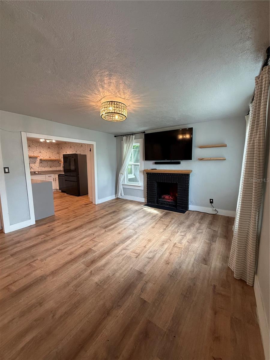 Image 7 of 32 For 425 Massachusetts Avenue