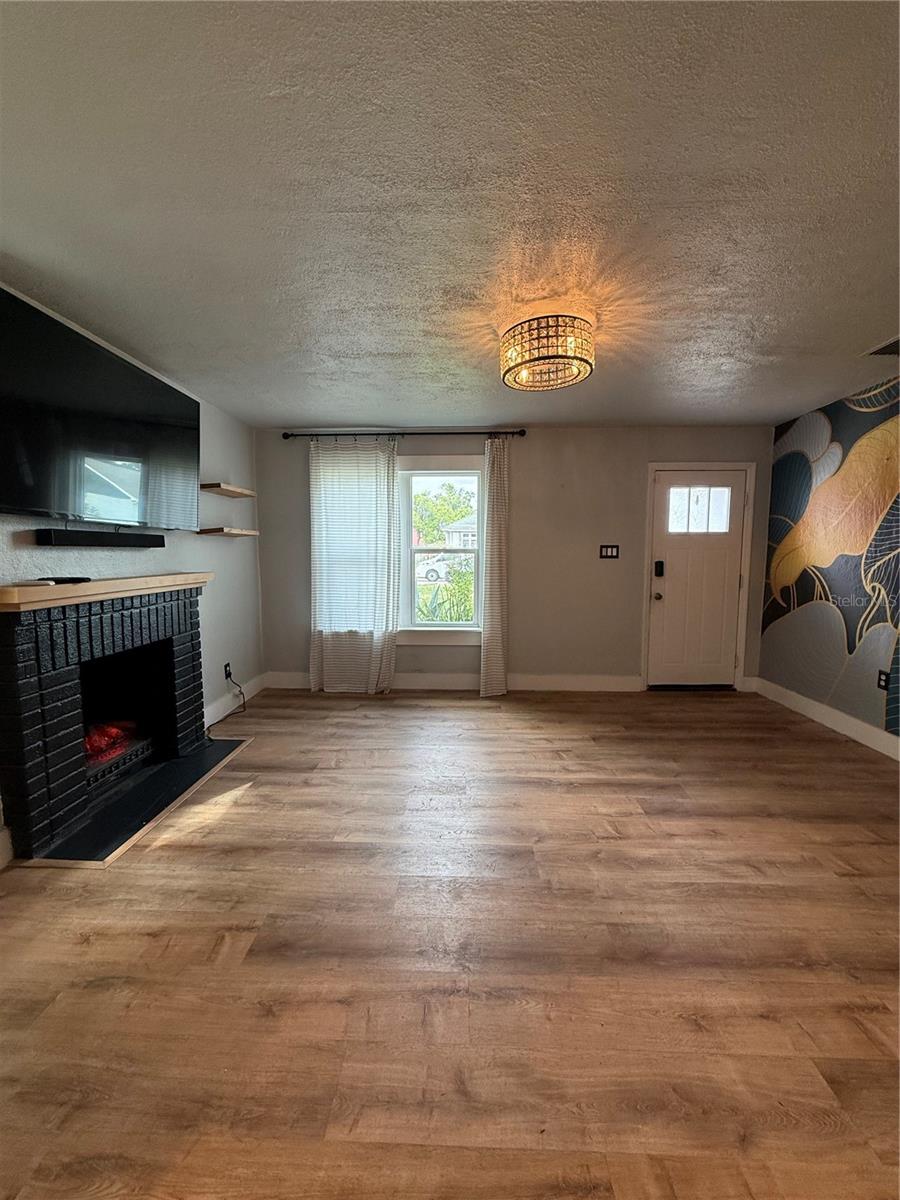 Image 9 of 32 For 425 Massachusetts Avenue