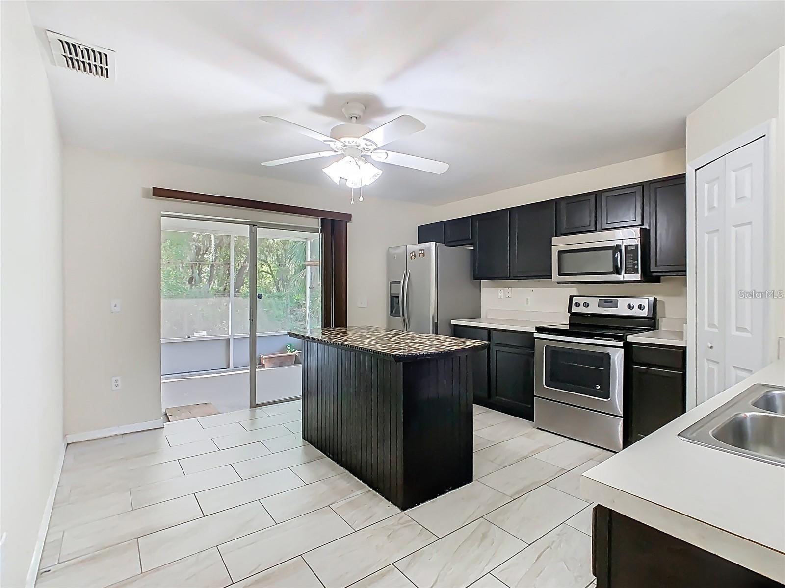 Image 7 of 36 For 3952 Warbler Drive