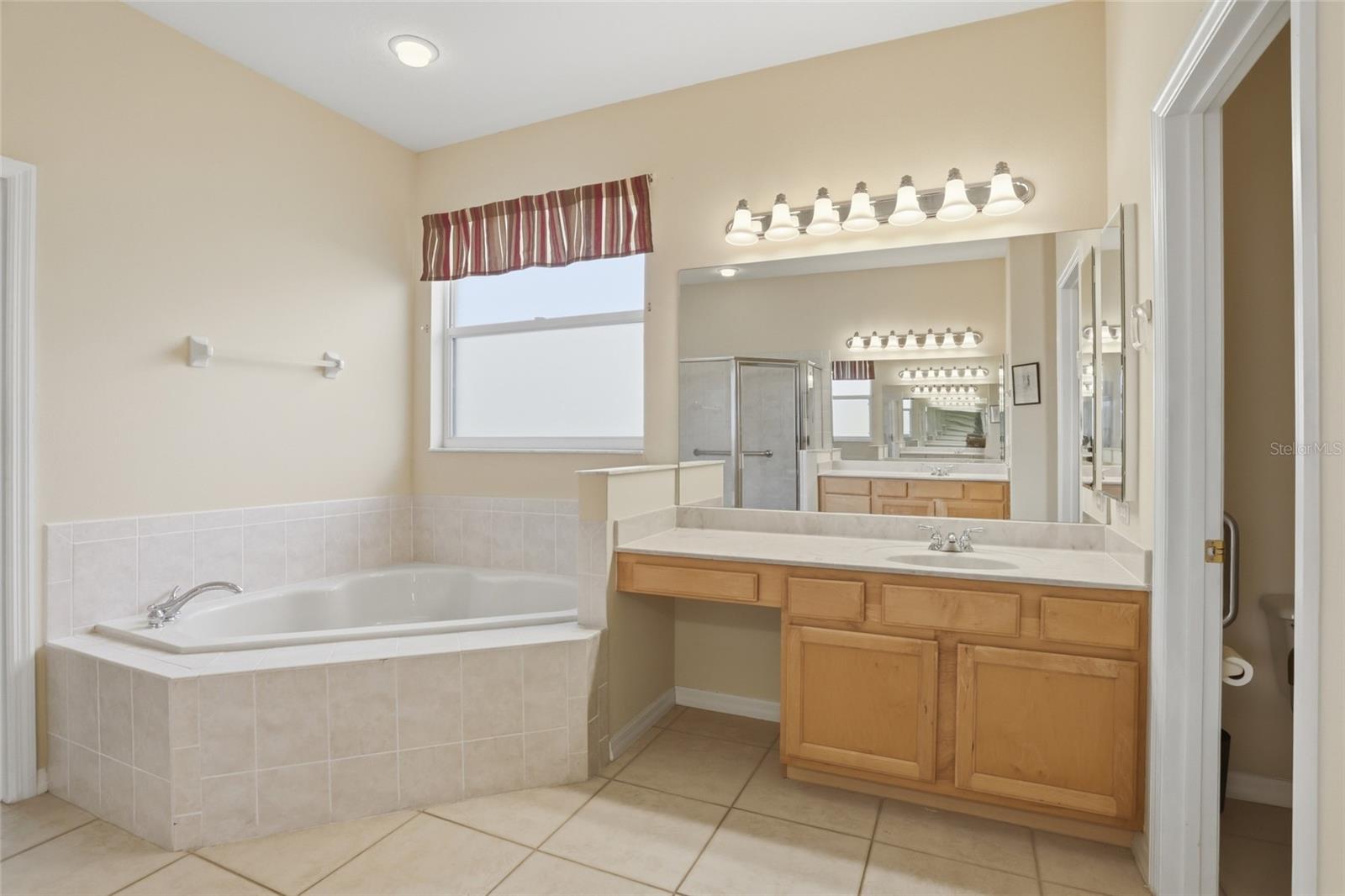 Image 23 of 42 For 14180 Islamorada Drive