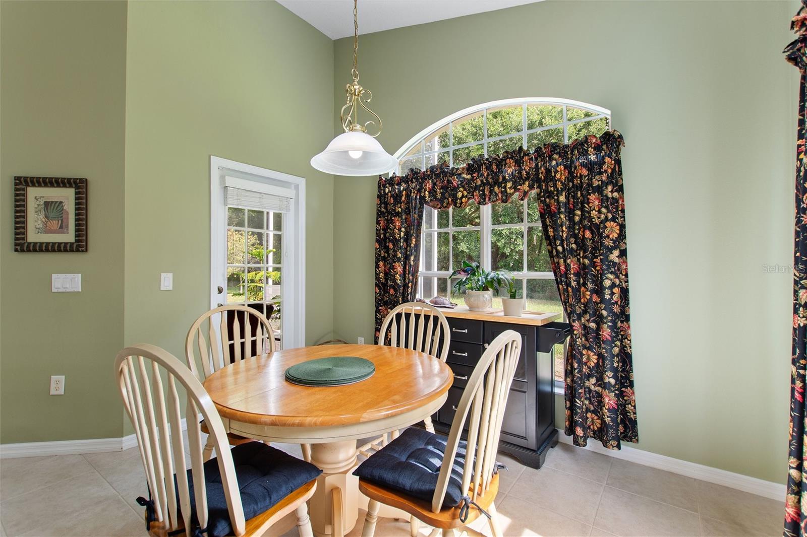 Image 22 of 67 For 612 Vista Oaks Way