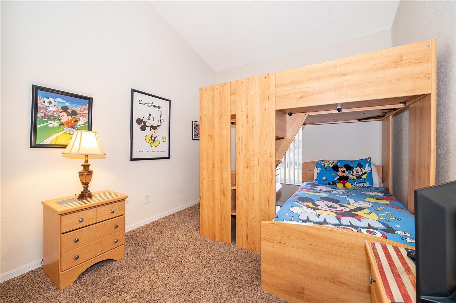 Image 17 of 37 For 569 Burford Circle