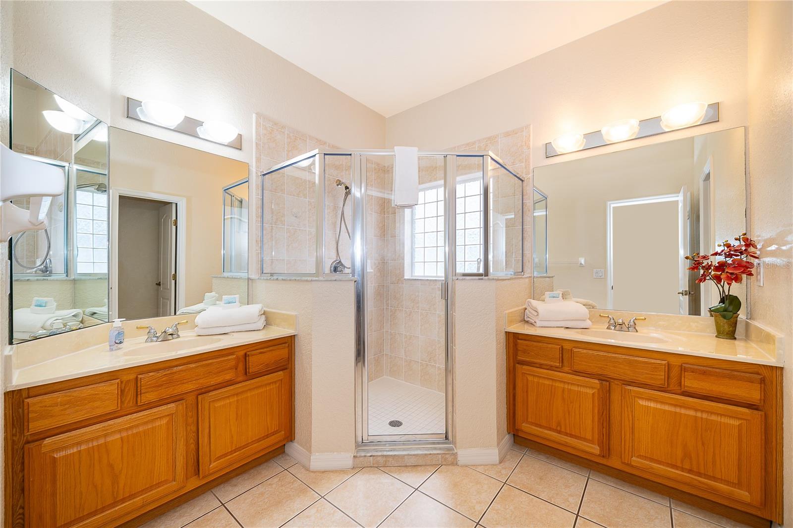 Image 22 of 37 For 569 Burford Circle