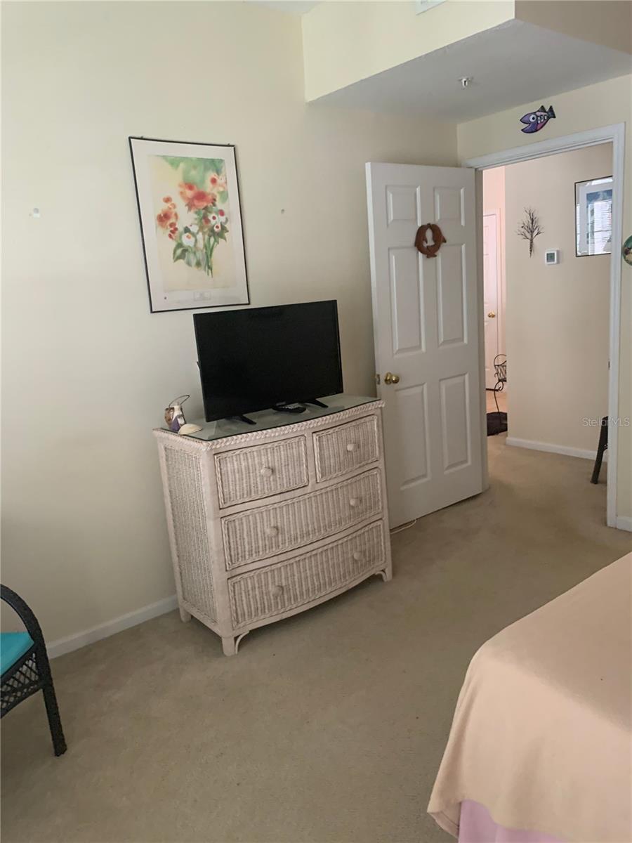 Image 19 of 26 For 571 Water Street 571