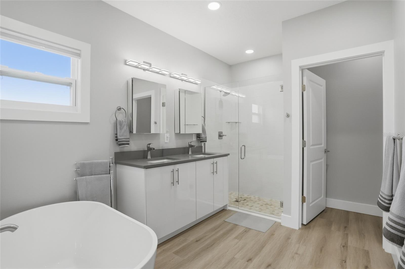 Image 12 of 25 For 316 North Boulevard E