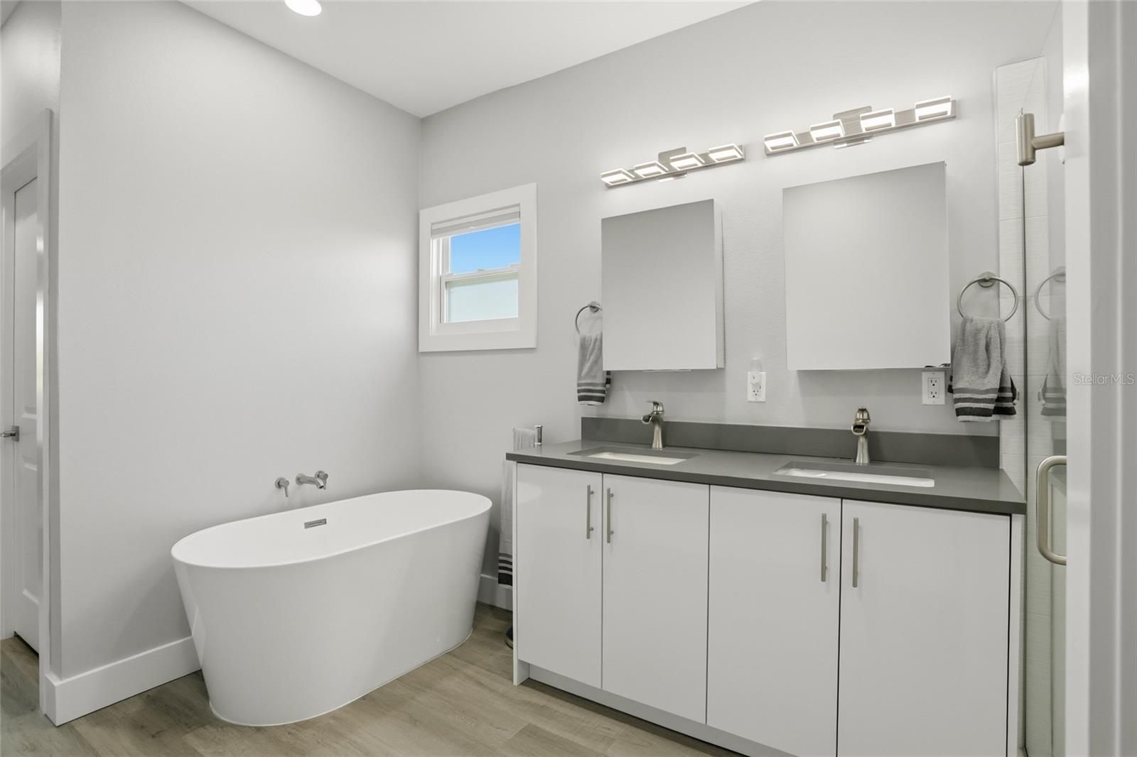 Image 13 of 25 For 316 North Boulevard E