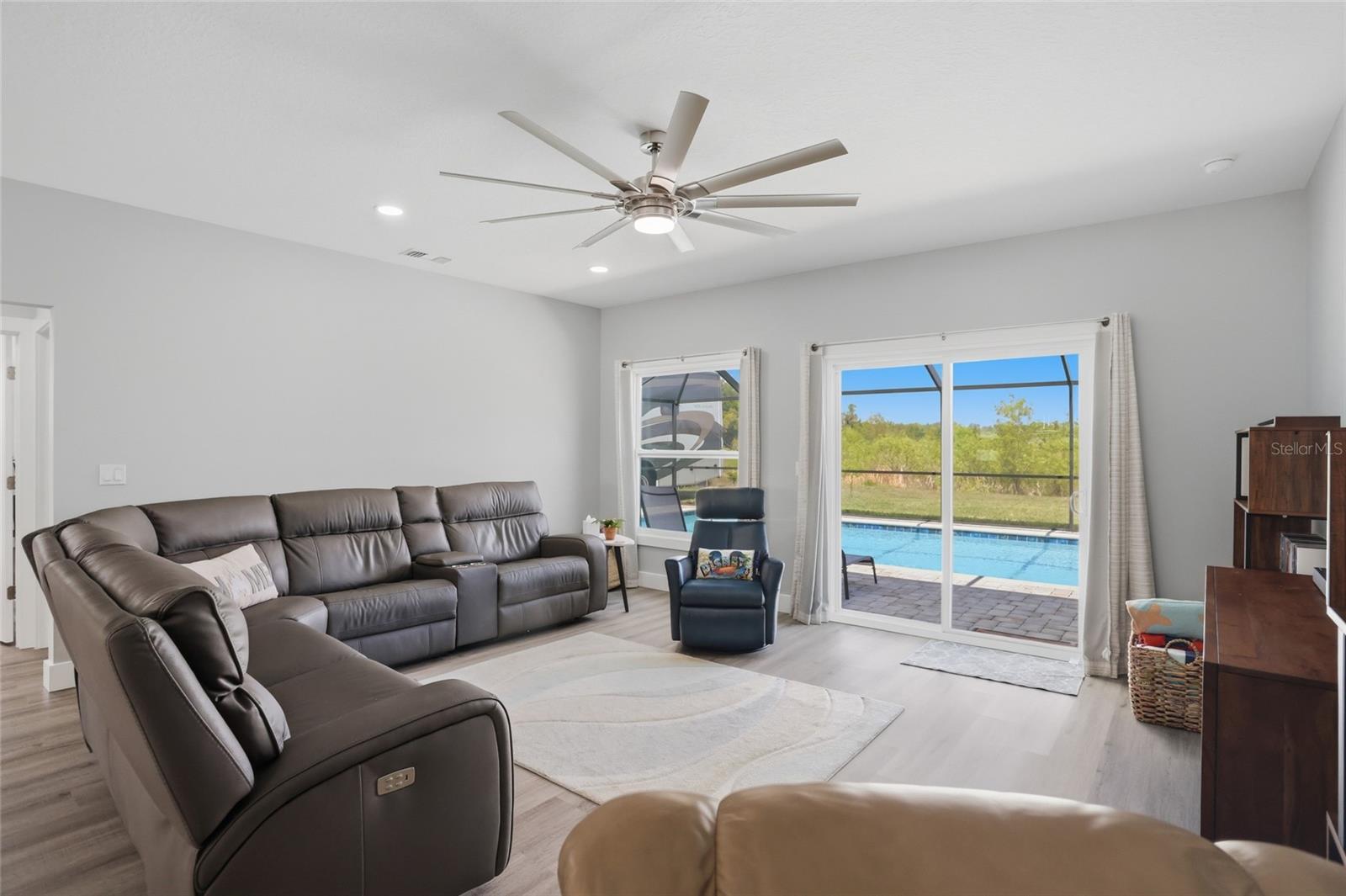 Image 8 of 25 For 316 North Boulevard E