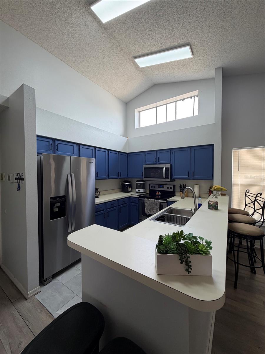 Image 10 of 28 For 9508 Glenpointe Drive