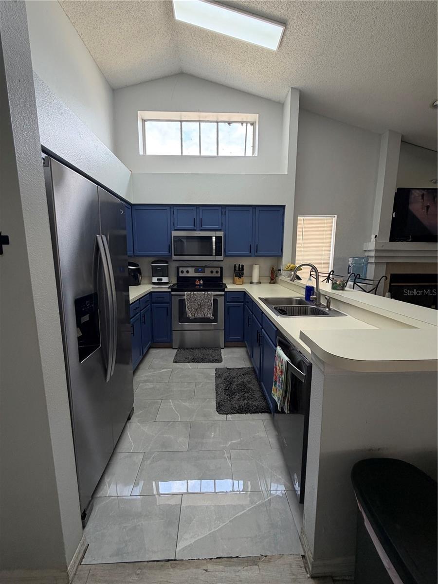 Image 11 of 28 For 9508 Glenpointe Drive