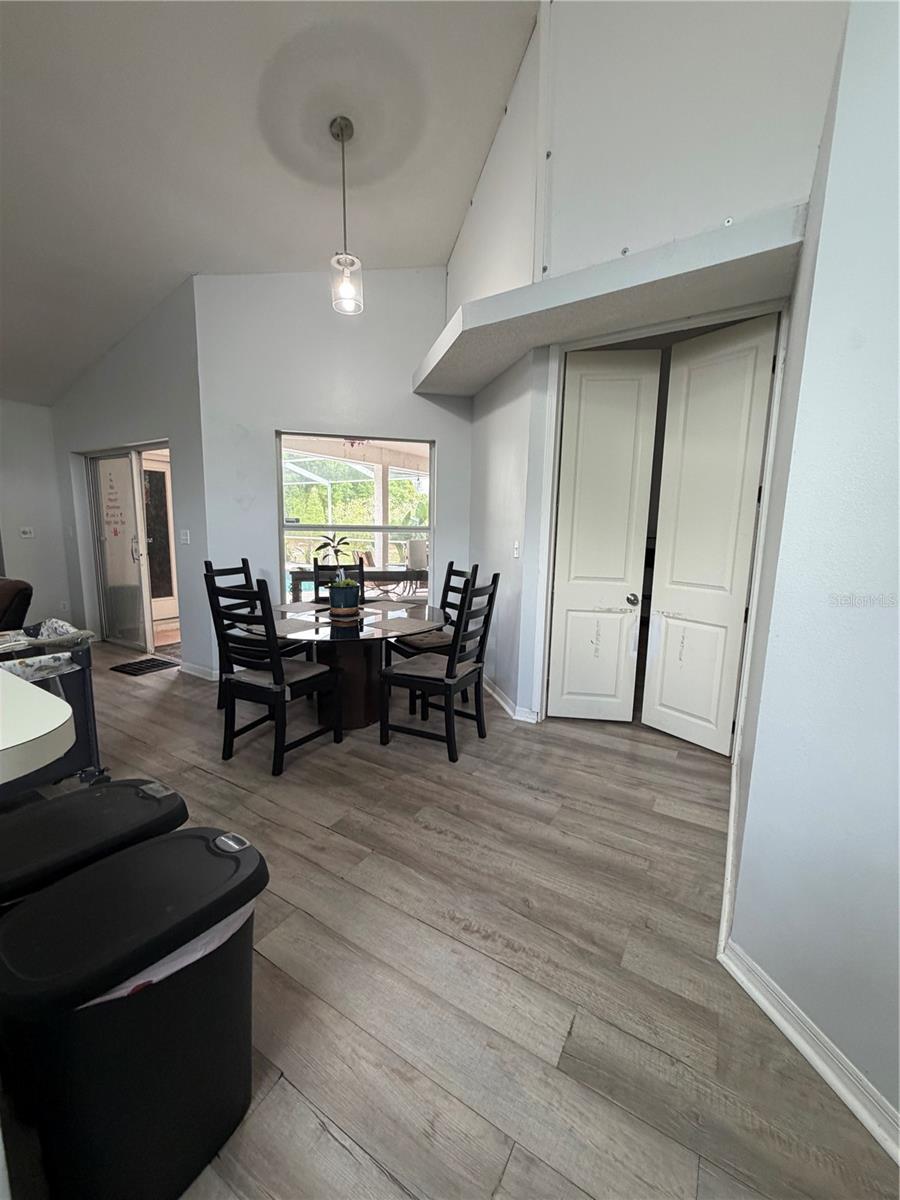 Image 13 of 28 For 9508 Glenpointe Drive