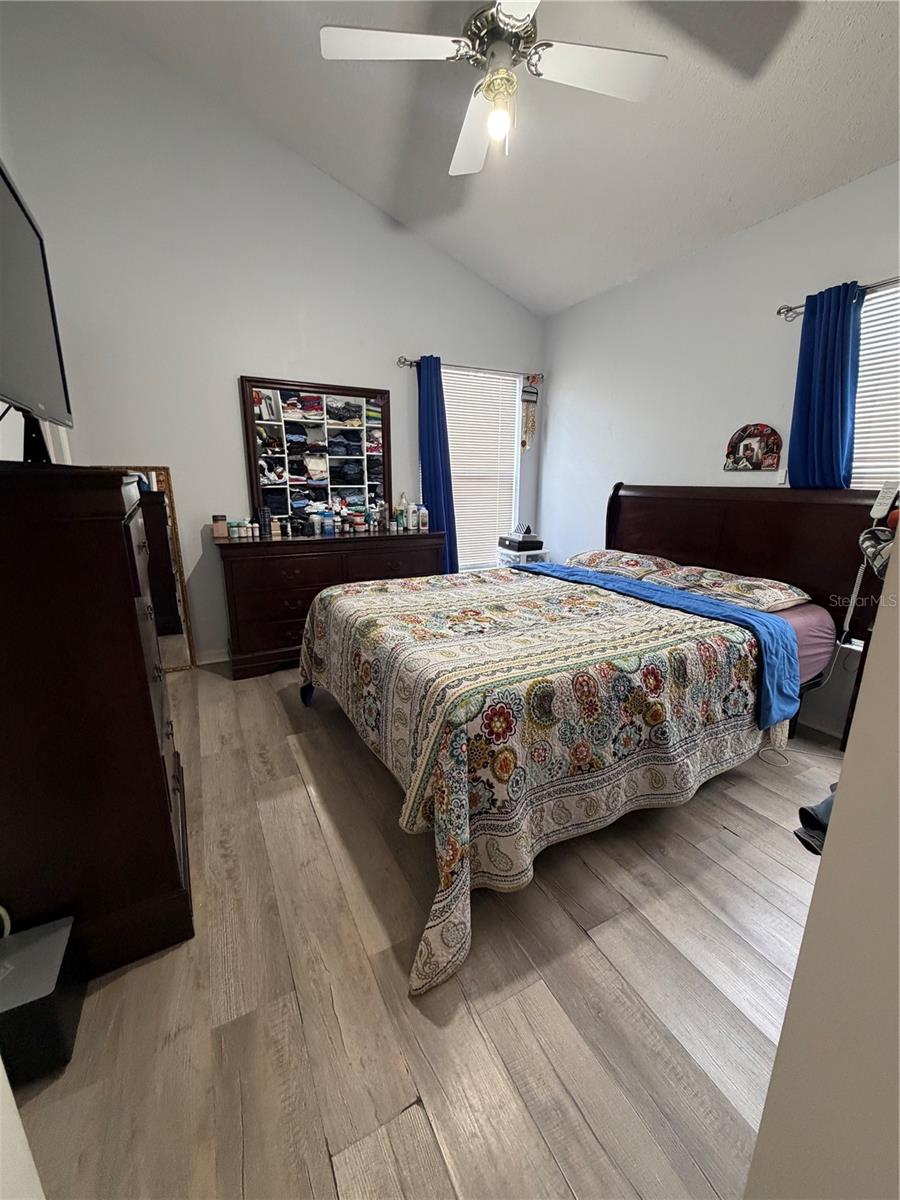 Image 14 of 28 For 9508 Glenpointe Drive