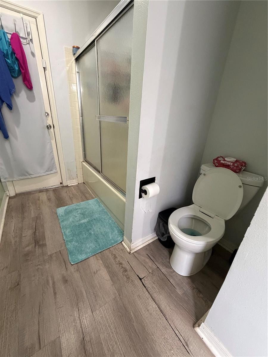 Image 15 of 28 For 9508 Glenpointe Drive