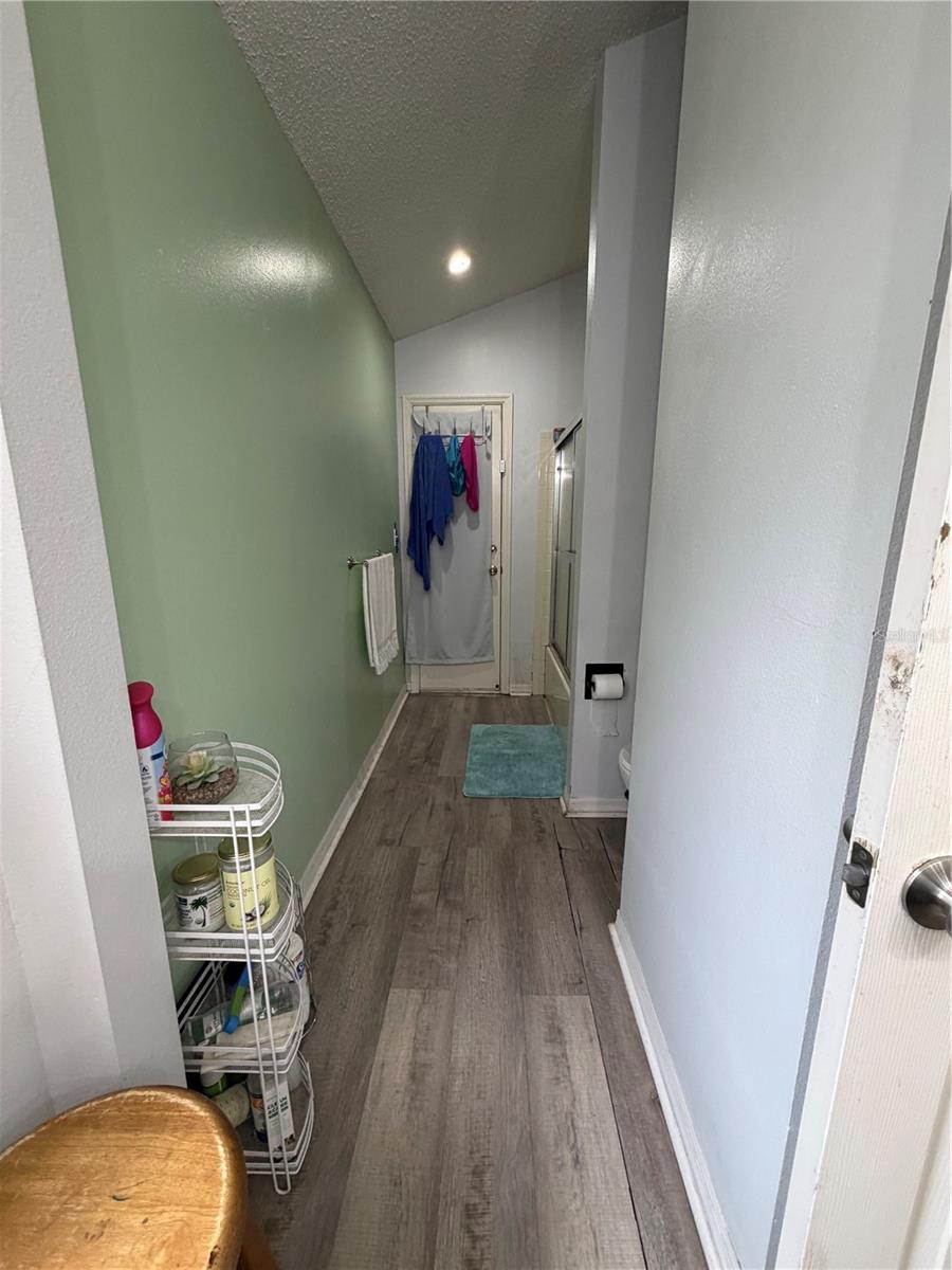 Image 16 of 28 For 9508 Glenpointe Drive