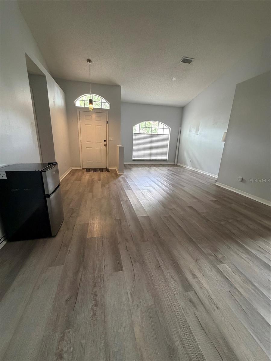 Image 21 of 28 For 9508 Glenpointe Drive