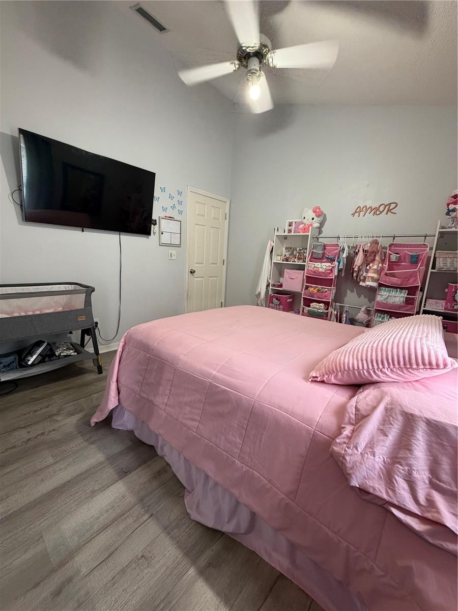 Image 23 of 28 For 9508 Glenpointe Drive