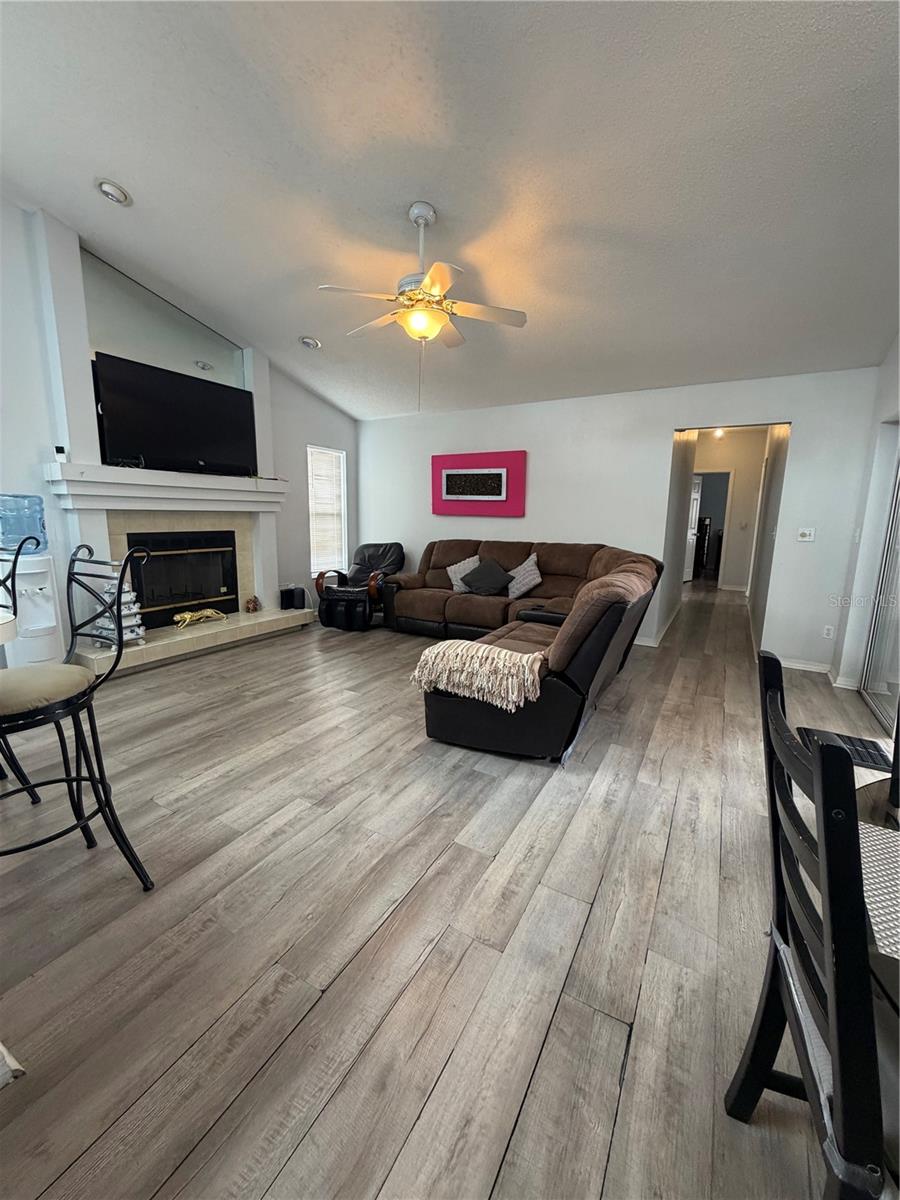 Image 9 of 28 For 9508 Glenpointe Drive