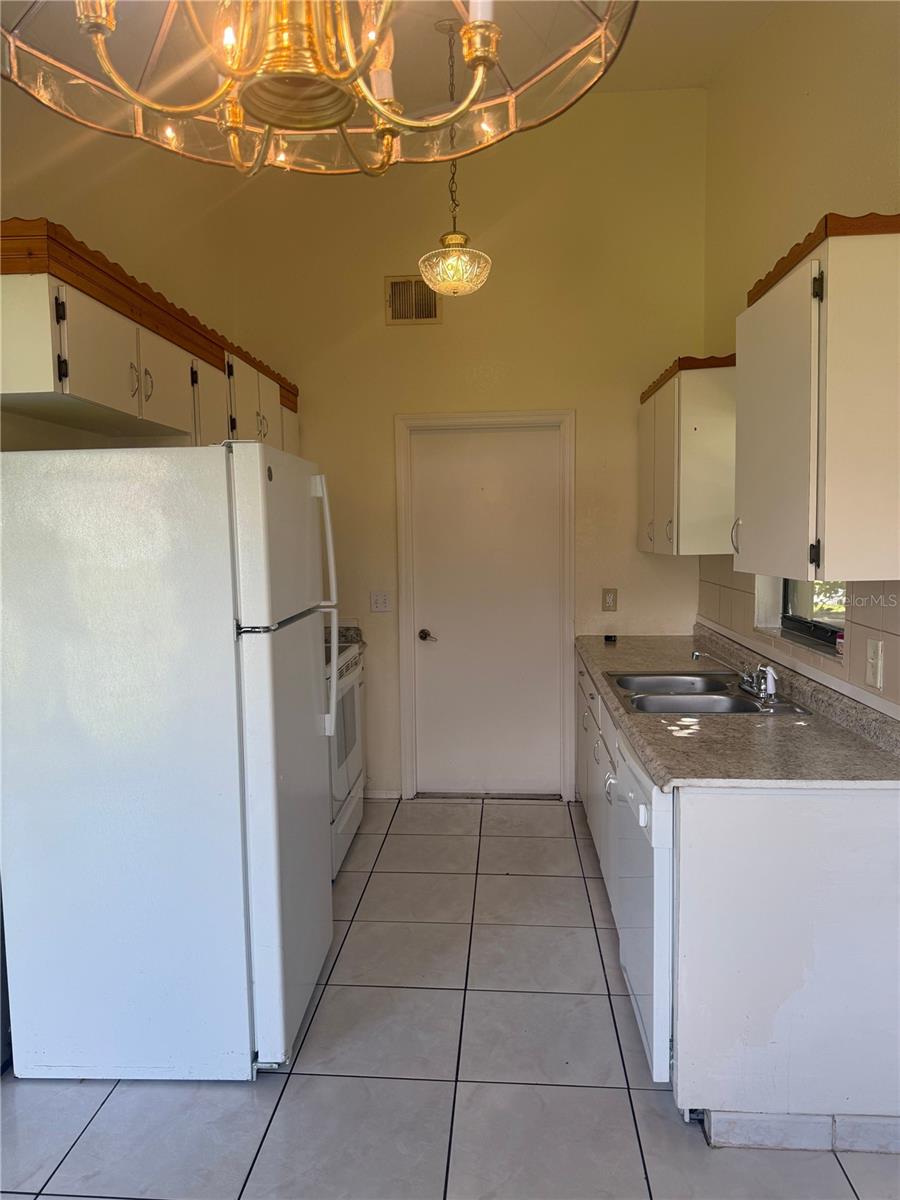 Image 6 of 26 For 62 Dorset Drive