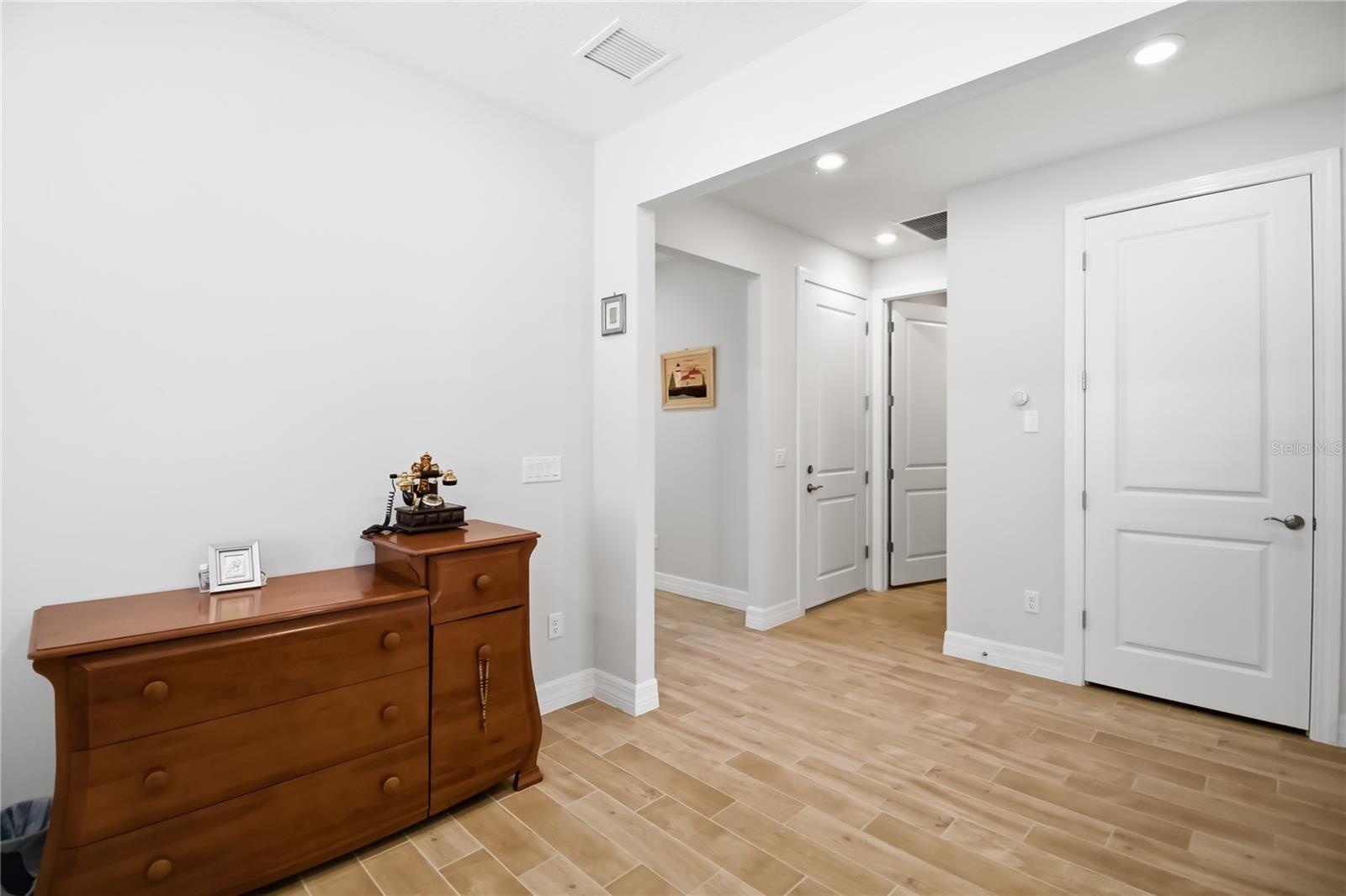 Image 12 of 45 For 2682 Midsweet Avenue