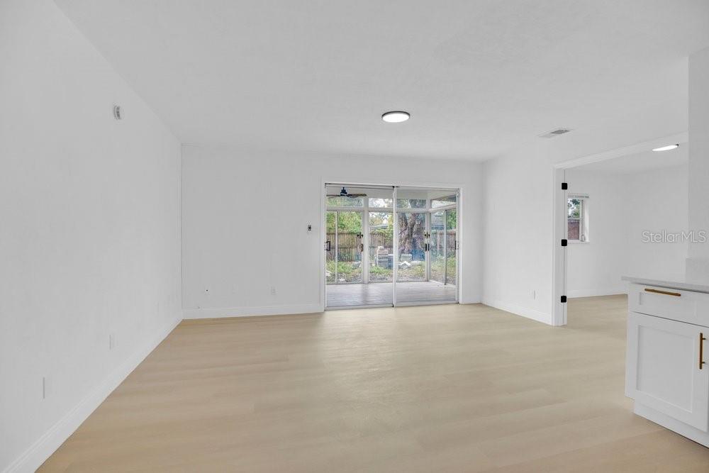 Image 12 of 41 For 1241 Manchester Road